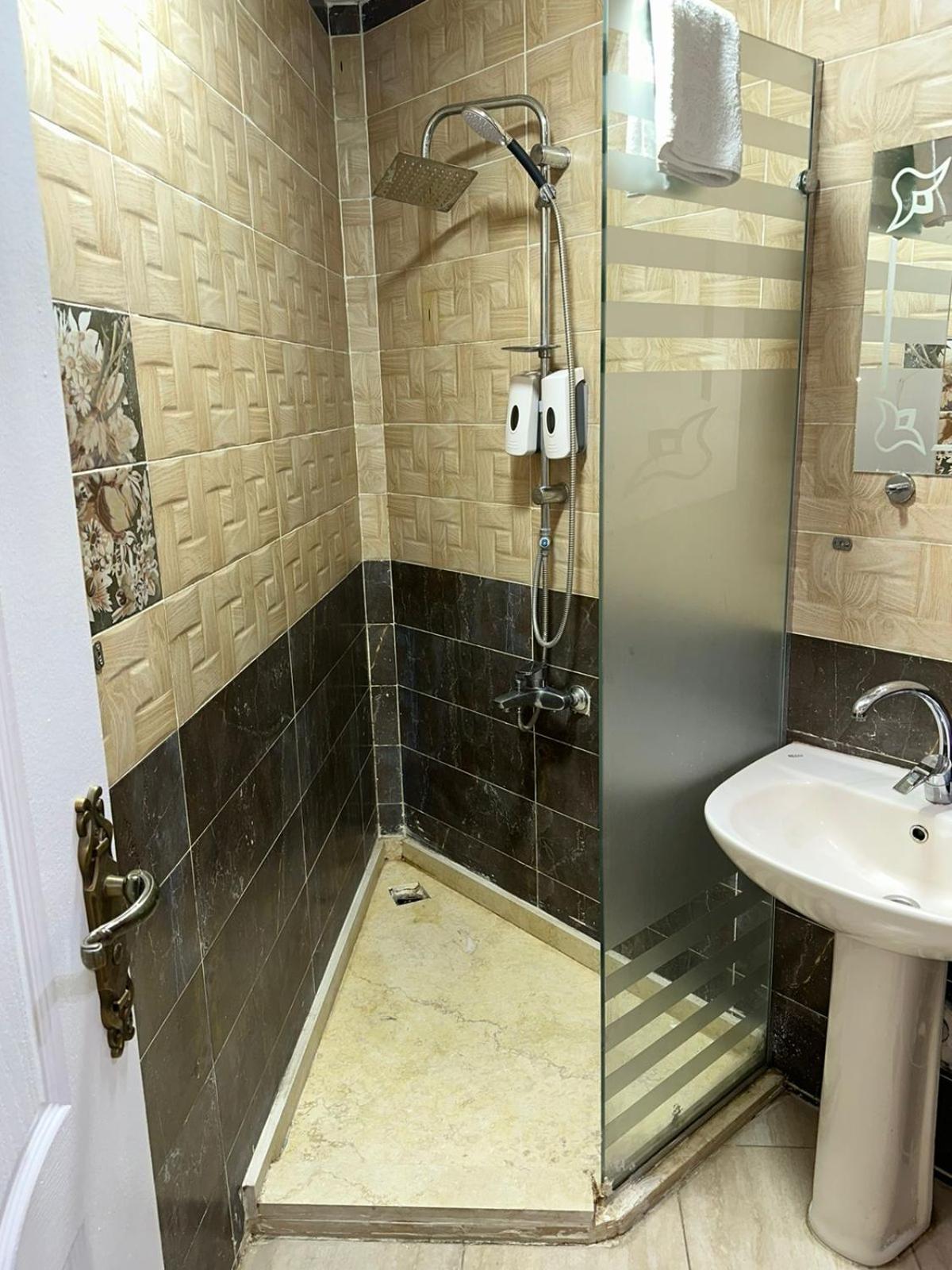 Full Pyramids View Apartment With Balcony For 8 P Kafret el-Gabal Exterior foto